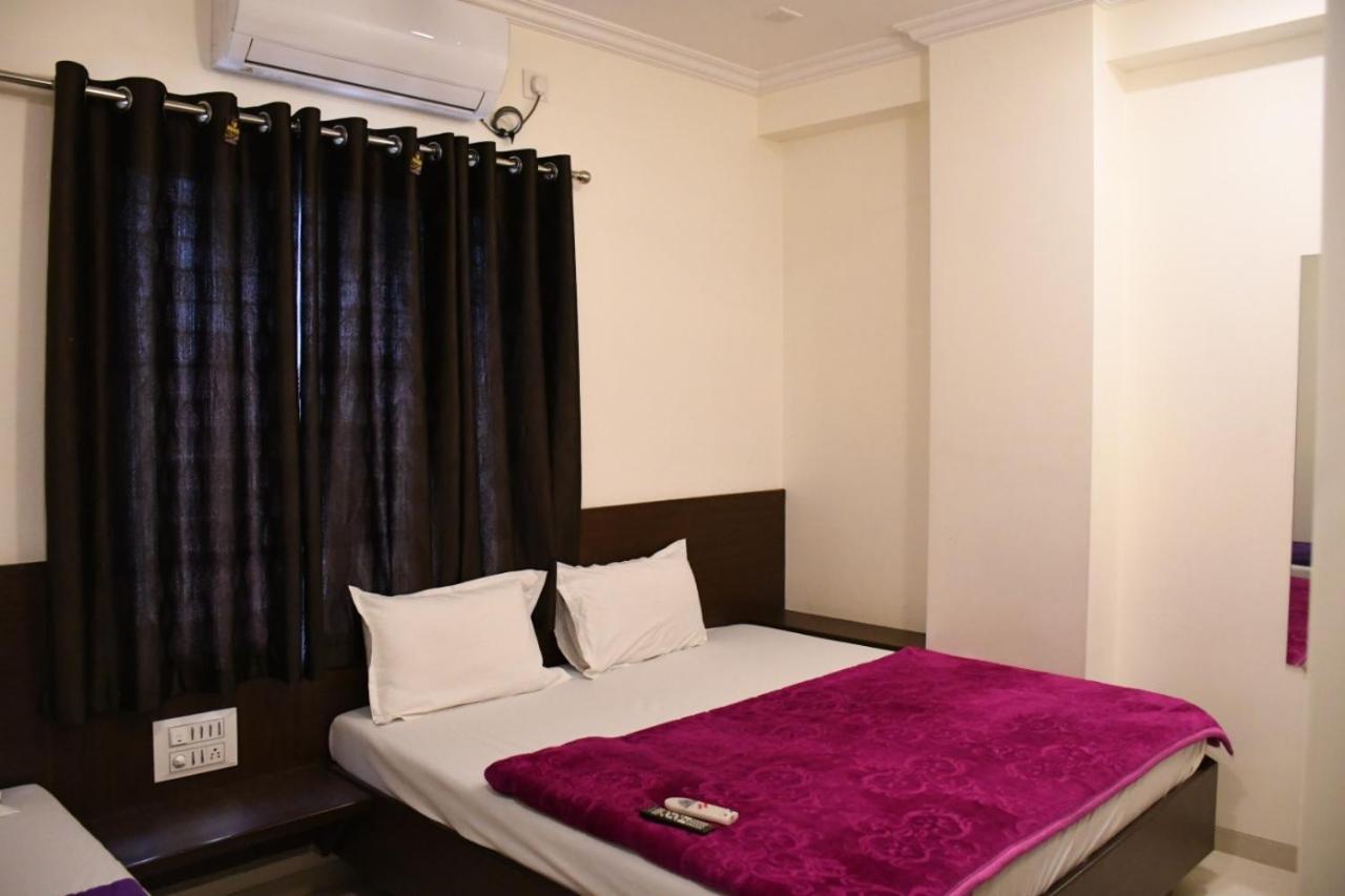 Hotel Sai Shatabdi 쉬르디 외부 사진
